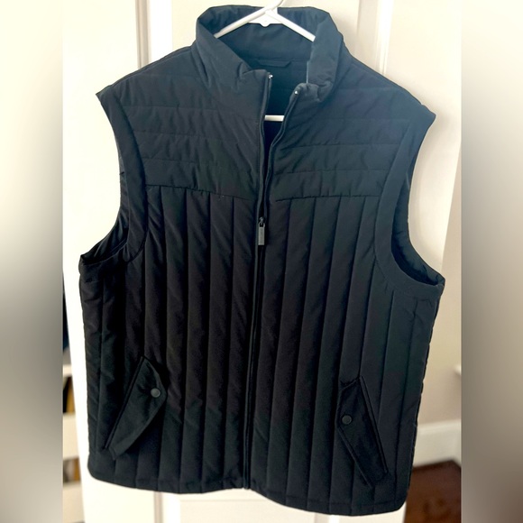 Other - Men’s black puffer vest